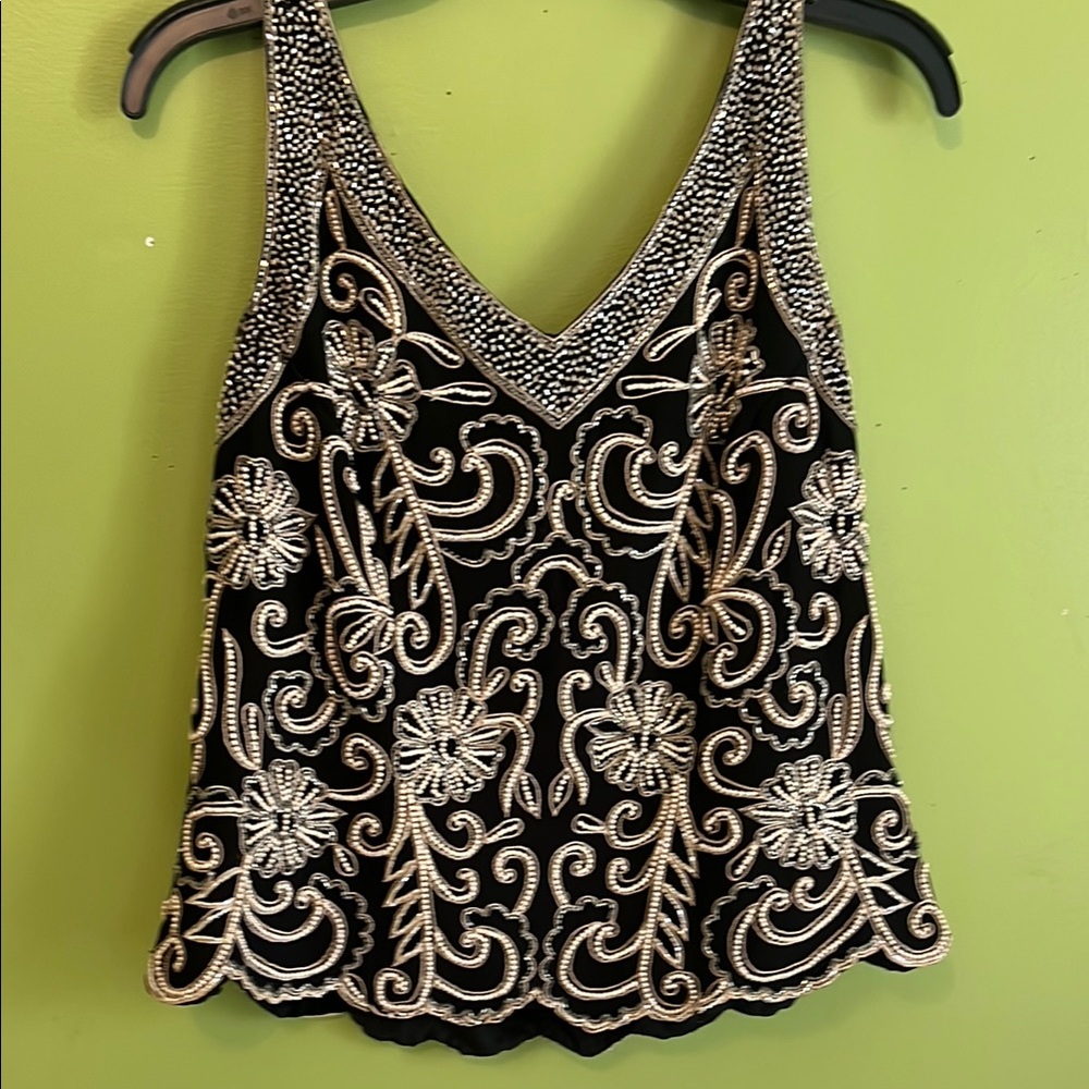 EUC Beaded Tank